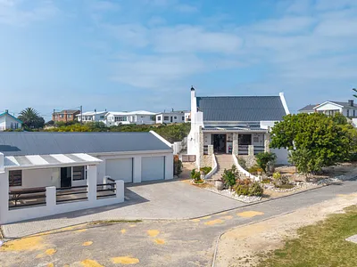 5 Bedroom House To Rent in Struisbaai - dTlh.webp