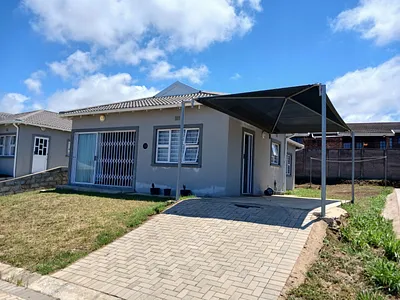 3 Bedroom House For Sale in East London - qJ7H.webp
