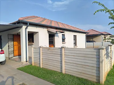 3 Bedroom House For Sale in Rustenburg - vZLc.webp