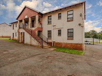 3 Bedroom Townhouse For Sale in Roodepoort - QjPs.webp