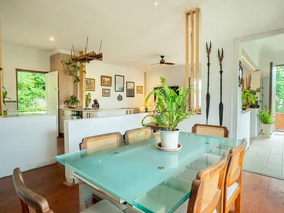 3 Bedroom House For Sale in Amanzimtoti - Me0w.webp