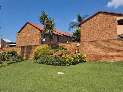 3 Bedroom Townhouse For Sale in Johannesburg - kUZx.webp