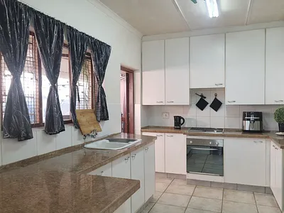 3 Bedroom House For Sale in Amanzimtoti - 01FK.webp