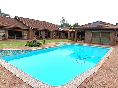 4 Bedroom House For Sale in Brakpan - RklE.webp