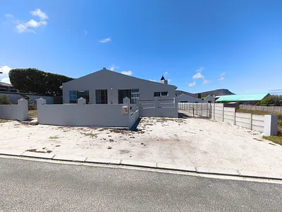 3 Bedroom House For Sale in Gansbaai - 5gDk.webp