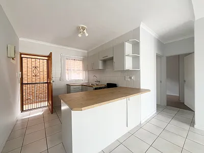 2 Bedroom Apartment To Rent in Durbanville - R6tF.webp