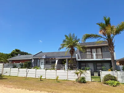 4 Bedroom House For Sale in Jeffreys Bay - gmiY.webp