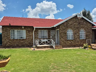 2 Bedroom Townhouse For Sale in Parys - Nirv.webp