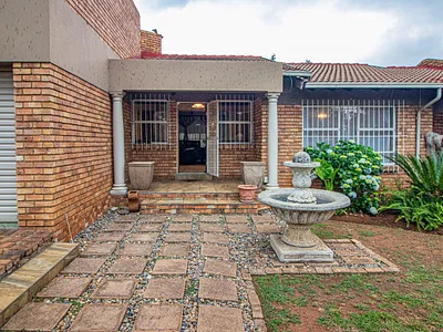 4 Bedroom House For Sale in Kempton Park - img