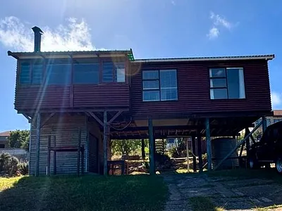 3 Bedroom House For Sale in Mossel Bay - d5TR.webp