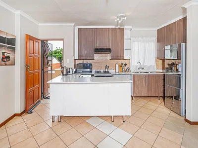 3 Bedroom Apartment For Sale in Midrand - hHeW.webp