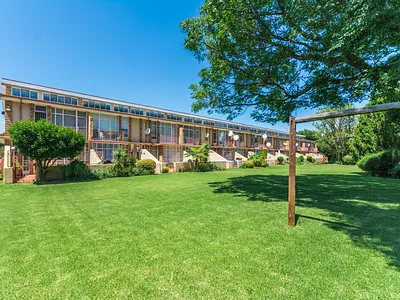 3 Bedroom Townhouse For Sale in Krugersdorp - Kxk8.webp