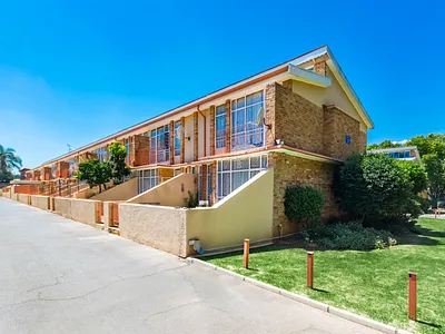 3 Bedroom Townhouse For Sale in Krugersdorp - img