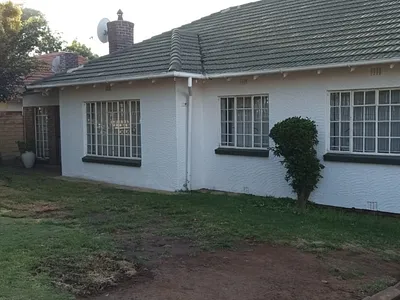3 Bedroom House For Sale in Germiston - f79R.webp