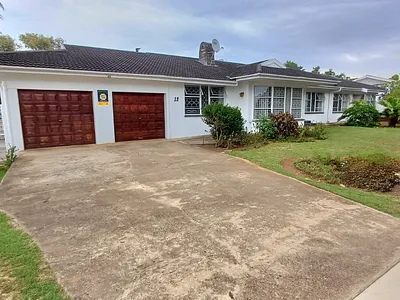 5 Bedroom House For Sale in Uitenhage - Zrb2.webp