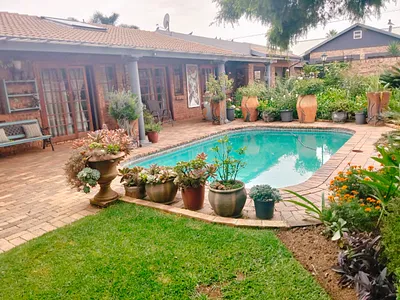 5 Bedroom House For Sale in Springs - 42QD.webp