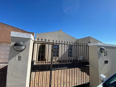 2 Bedroom House For Sale in Mitchells Plain - erBb.webp