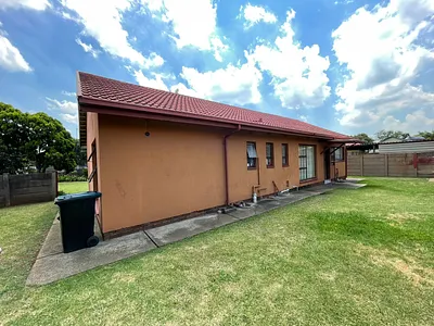 3 Bedroom House For Sale in Vanderbijlpark - KHd6.webp