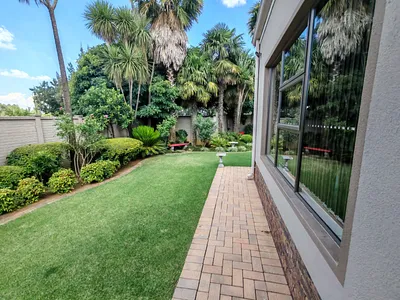 3 Bedroom Townhouse For Sale in Thaba Nchu - W8yH.webp