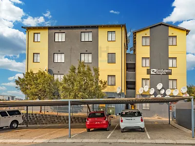 2 Bedroom Apartment For Sale in Roodepoort - V2un.webp