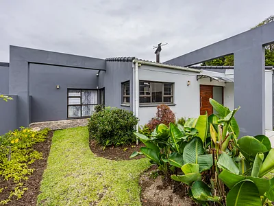 3 Bedroom House For Sale in East London - Yfo1.webp