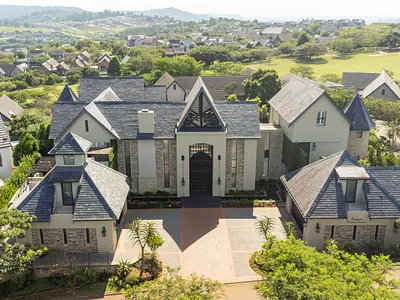 4 Bedroom House For Sale in Hillcrest - img