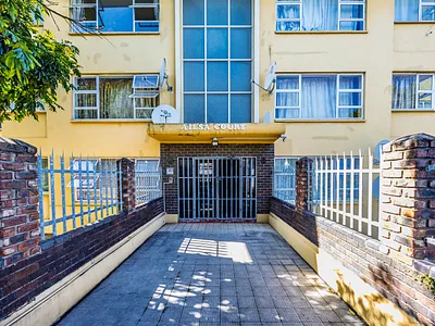 3 Bedroom Apartment For Sale in East London - BKT4.webp