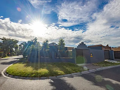 3 Bedroom House For Sale in Goodwood - CaG7.webp