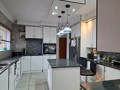 4 Bedroom House For Sale in Vanderbijlpark - 5Hcf.webp