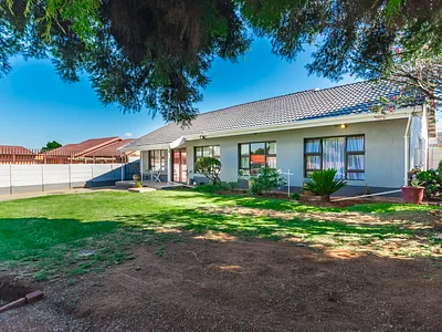 3 Bedroom House For Sale in Krugersdorp - Zx7M.webp