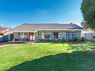 3 Bedroom House For Sale in Krugersdorp - yxe6.webp