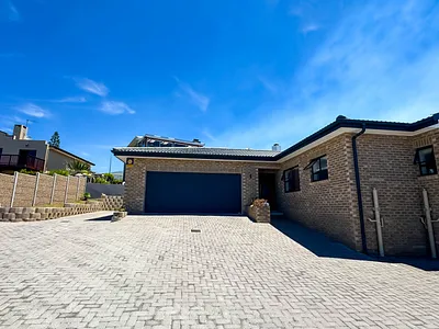 3 Bedroom House For Sale in Mossel Bay - fEHW.webp
