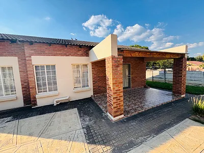 3 Bedroom House For Sale in Rustenburg - bgsw.webp