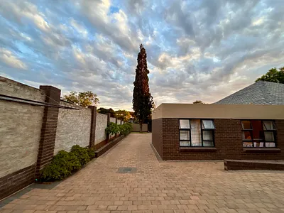 6 Bedroom House For Sale in Pretoria - fy8P.webp