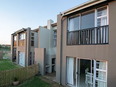 2 Bedroom Townhouse For Sale in Port Alfred - 7MGH.webp