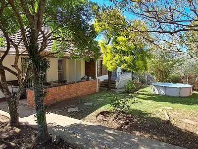 3 Bedroom House To Rent in East London - h0ov.webp