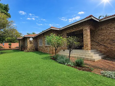 4 Bedroom House For Sale in Rustenburg - VBGu.webp