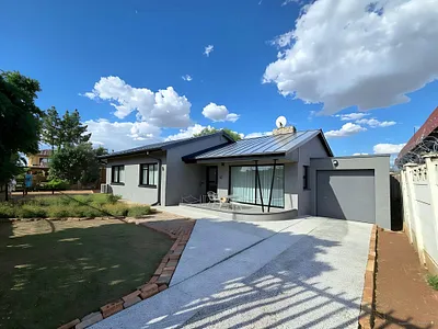 3 Bedroom House For Sale in Kimberley - kggP.webp