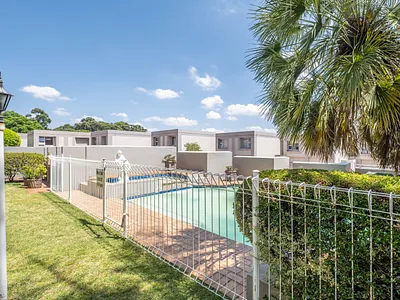 3 Bedroom Apartment For Sale in Bedfordview - 6MUw.webp