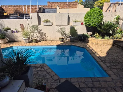 4 Bedroom Townhouse For Sale in Johannesburg - GOnF.webp