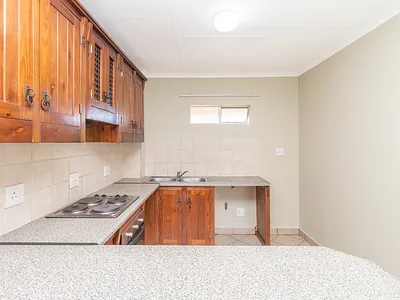 2 Bedroom Apartment For Sale in Randburg - vhPc.webp