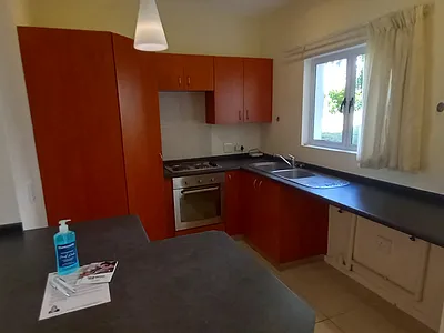 2 Bedroom Apartment To Rent in East London - ZhgD.webp