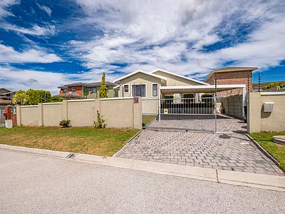 3 Bedroom House For Sale in Port Elizabeth - img