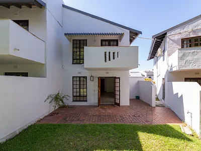 2 Bedroom Apartment For Sale in Umhlanga - pHRp.webp
