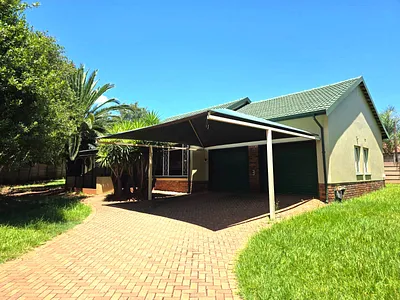 4 Bedroom House For Sale in Middelburg - img