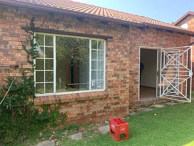 2 Bedroom House For Sale in Midrand - img