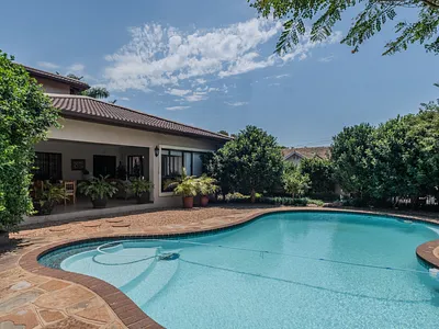 5 Bedroom Townhouse For Sale in Durban North - 5bLl.webp