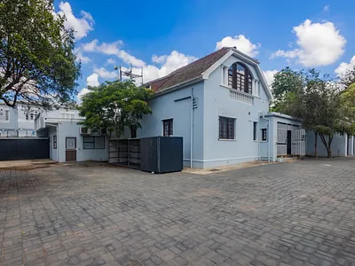 4 Bedroom House For Sale in Worcester - img