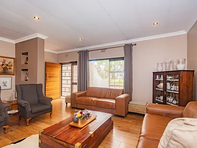 4 Bedroom House For Sale in Worcester - img