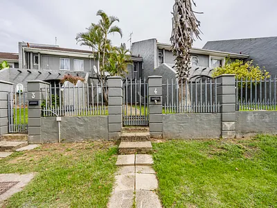 3 Bedroom Townhouse For Sale in East London - cvtQ.webp